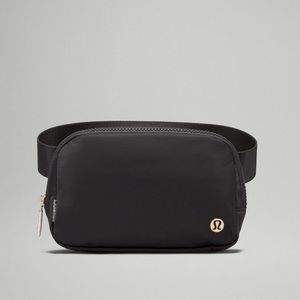 NWT Lululemon Everywhere Belt Bag 1L in Black/Gold
